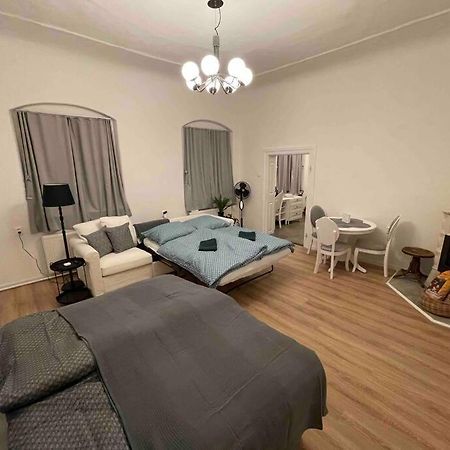 Good Old Times Apartment Братислава Екстер'єр фото